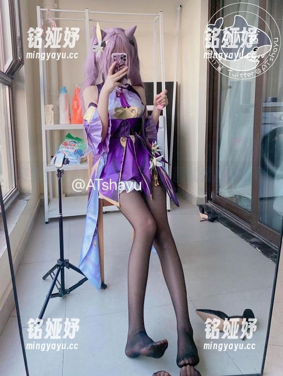 突然觉得AT鲨的万圣节套图就像我的前任，时不时就能吓到我一下…