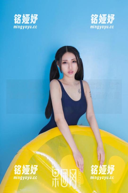 GIRLT果团网 - 周于希的最新套图：这个女孩的每个动作，都在撩动我心底的小情绪。