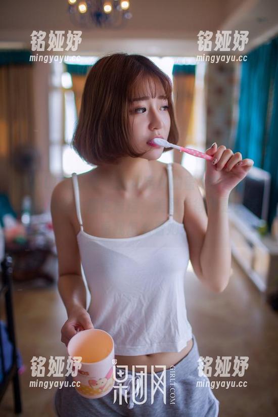 GIRLT果团网 - 白裙定妆的蜜桃Q妹儿，我的私拍心都在摇摆，美图说得也是实话，看我怎么看她！