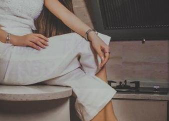 GIRLT果团网 - 下载黄歆苑的户外写真集，顺便给自己一点赏心悦目的理由。