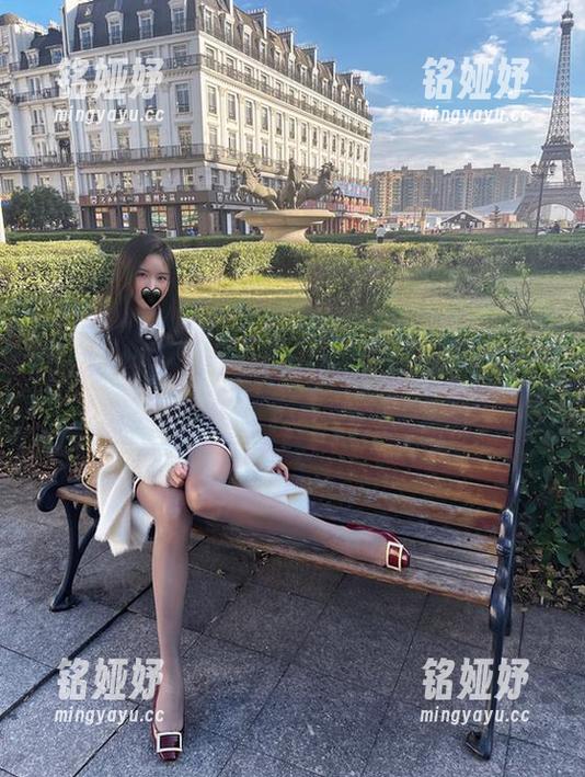 July芝岚 微密圈 - 穿上牛仔裤,咱们来聊聊July芝岚的丝丝图册吧!