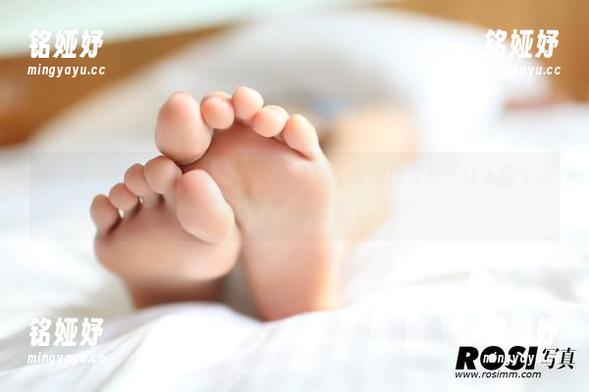 ROSI-杨晨晨 ROSI - 杨晨晨的可爱真的不适合这个时间段分享,让人整个人都变得少女心泛滥了。