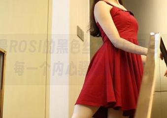 这就是ROSI的黑色丝袜私房图包，适合每一个内心骚动的你我。