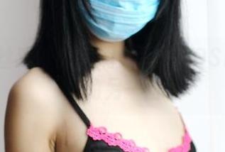 带着一丝戏谑的专用泳装：ROSI写真集里的另一面