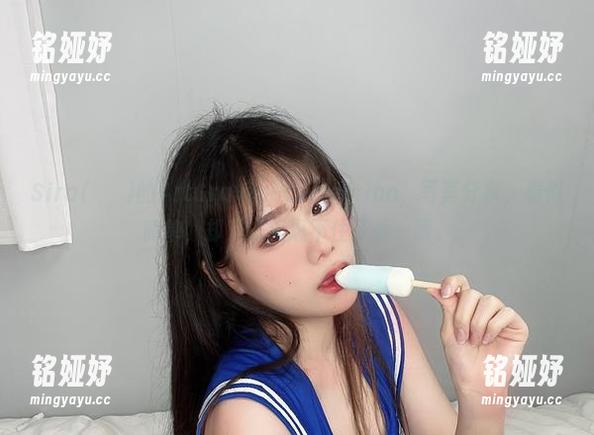 Sira(시라)的ArtGravia–Collection，写真分享，看似简单，却又让人忍不住多看一眼。