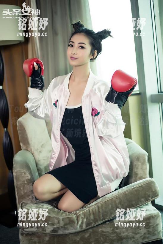 TouTiao头条女神-刘瑾希 TouTiao头条女神 - 免费获取!听说刘瑾希的御姐花与蛇cici版图集让人看了达到了新境界?!