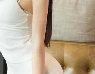 UGirls尤果网 - 短裙千姿百态，Abby金金的高清作品集总有一款能撩到你