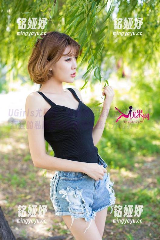 UGirls尤果网-孟狐狸 UGirls尤果网 - 校服照也能玩出花样?孟狐狸的私房图包果然是让我大开眼界了。