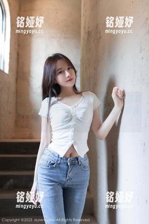 Xiuren秀人网-sophie余冰 Xiuren秀人网 - sophie余冰的圣诞写真,精选中有没有你心仪的小细节吗?等着拍再说。