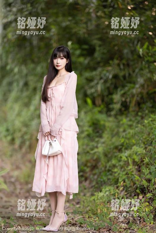 Xiuren秀人网-tina甜仔 Xiuren秀人网 - 无圣光,tina甜仔的校服写真:从书本里走出来的禁忌