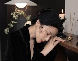 Xiuren秀人网 - 来自周慕汐baby的旅拍，资源怎能少了对小吃的追逐？