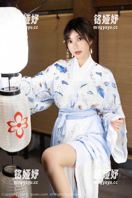 Xiuren秀人网-小Kiki Xiuren秀人网 - Oh!小Kiki的“套装”作品集更新,我本来是来吃饭的,结果变成了围观时尚。