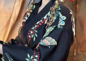 Xiuren秀人网 - 先别走，揉揉肉肉的在线写真美足来啦
