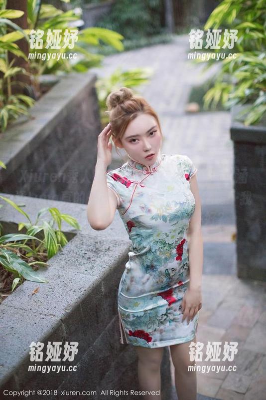 Xiuren秀人网-涵涵Luna Xiuren秀人网 - 裸足、在线、高清,涵涵Luna真的是赤脚走出一片新天地啊…我真的在想,她的足部护理得多好?