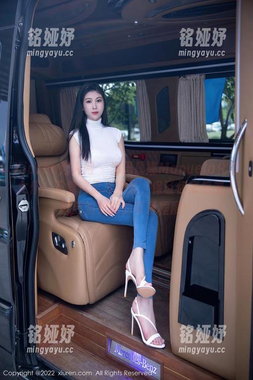 Xiuren秀人网-玛鲁娜Manuela Xiuren秀人网 - 当玛鲁娜Manuela化身女仆,下载这份写真集,保证你家机器人都要嫉妒她的可爱程度!