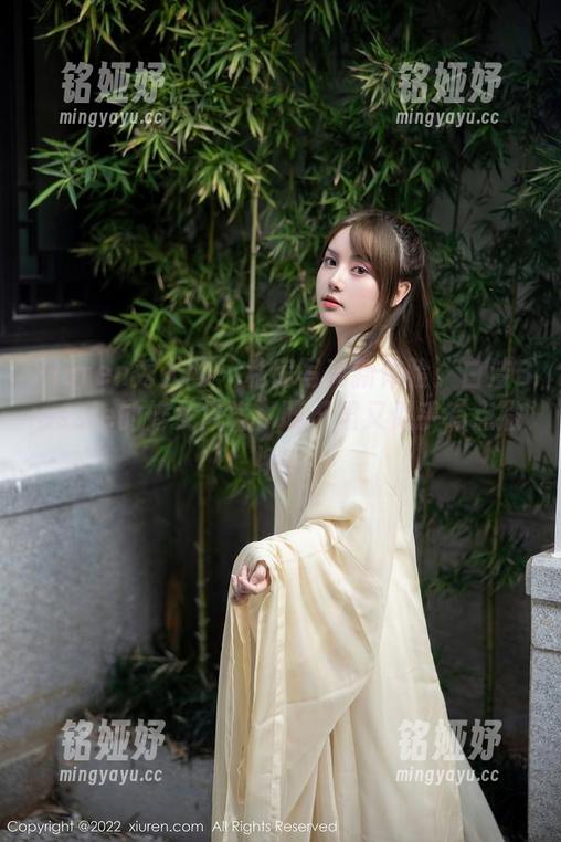 Xiuren秀人网-白洁Bessie Xiuren秀人网 - 私房写真新体验:白洁Bessie的修女风格,既严肃又似乎有点撒娇?