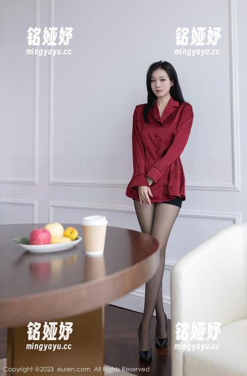 Xiuren秀人网-舌尖上的菊花ace Xiuren秀人网 - 发现隐藏的美丽,舌尖上的菊花ace的套图——模特与纹身之间的微妙对话!