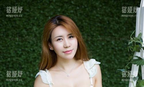YouWu尤物馆-FoxYini孟狐狸 YouWu尤物馆 - FoxYini孟狐狸的夏日写真——也许我会变得更加轻盈?