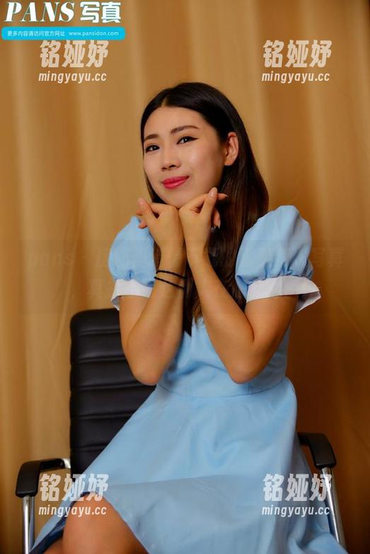 pans-默默 pans - 房间里悄悄下载的默默双人写真,真搞不懂这俩人在想什么。