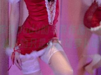 看！余多多Dudu的写真作品——兔女郎？她真的只是在找胡萝卜吧？