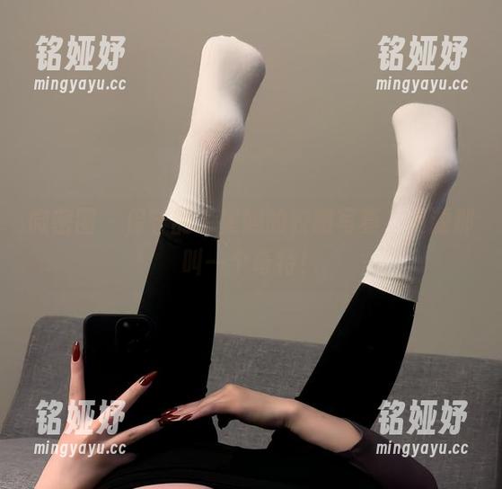 微密圈 - 保守的二舅妈的校服写真，资源那叫一个奇特！
