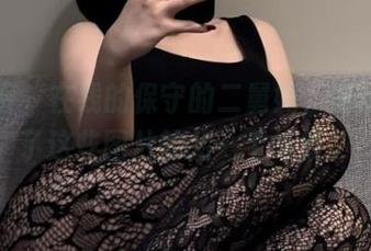 微密圈 - 在线的保守的二舅妈，黑丝照亮了这些图片的另一个维度。