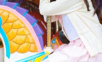 兔玩映画：草莓吊带图包更新，甜到你心里了没？