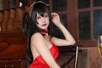 浴缸里的千夜未来：水花四溅的cos品味，敢试试吗？