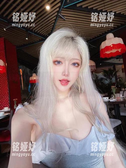 啾小妍Deer 看啾小妍Deer的女友照片,竟然没啥颗粒感,原图暴露一切