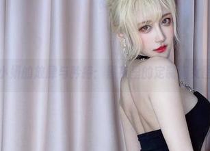 啾小妍的放肆与矜持：黑夜里的定制猫女图集