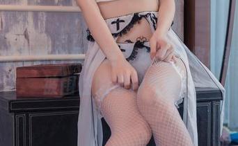 水手服学妹合集，喵糖映画带你体验一下被围住的那种气氛！