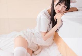 喵糖映画提供一个免费JK合集：慵懒的姿态，连翻身都不想费劲，你懂得。