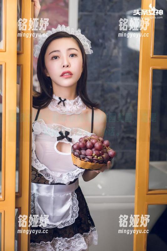 头条女神-穆菲菲 头条女神 - 穆菲菲和她的校园美图,总是让我忍不住想题外话。