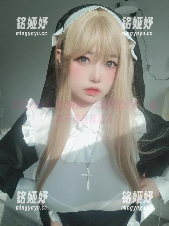 女主K 教室里的女主K图册:无意间的优雅,她本不该这样迷人