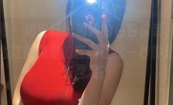 微密圈 - 奶宝妹纸和她的白色套装，咦，为什么这款免费的套图让我一秒钟想好多东西呢？