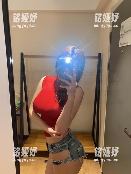 奶宝妹纸 微密圈 - 奶宝妹纸和她的白色套装,咦,为什么这款免费的套图让我一秒钟想好多东西呢?