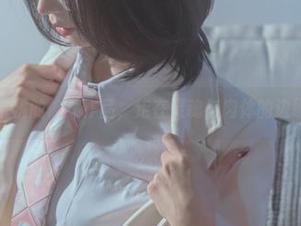 奶桃桃的修女作品，走在灵魂与肉体的边缘。