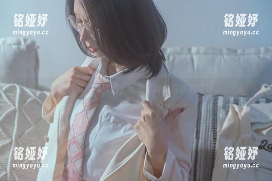 奶桃桃 奶桃桃的修女作品,走在灵魂与肉体的边缘。