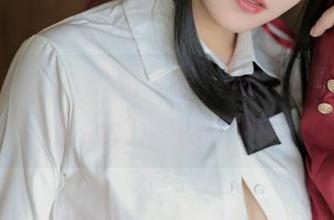 在小仓千代w的照片里，妃咲就是我打印出来要挂墙上的大神！