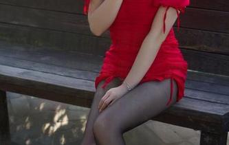 小女巫露娜更新的高清图册，烟影如画，脑海中总有些模糊的联想，难道这语境有点儿奇怪？