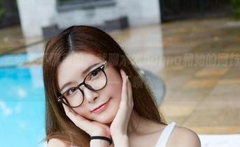 尤物馆 - 今天不聊别的，就聊木木hanna和她的网袜图包。分享一下呗？