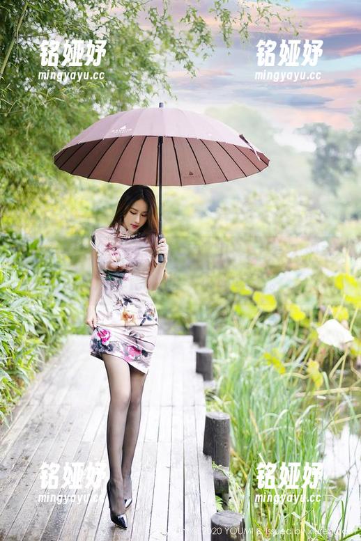 尤蜜荟-玥儿玥er 尤蜜荟 - 最新原创!看玥儿玥er怎么把毛衣演绎得如此‘不简单’。