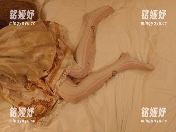 想要个公主抱 原图就是这样,我现在只想要个公主抱和Dva泳衣的超强搭配!