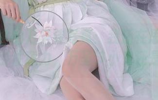 抖娘利世的万圣节写真：我还在思考是谁更吸引注意力，万圣节小鬼还是她？
