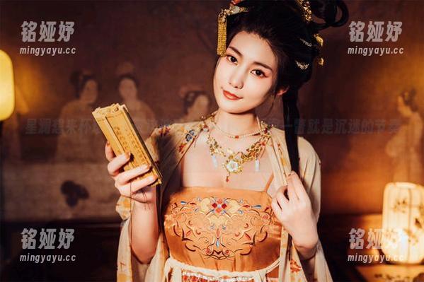 星澜想来杯珍珠奶茶这波真由梨cos，原图一瞥就是沉迷的节奏啊