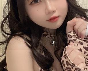 是依酱吖的护士cos合集，真有创意，是来给我满层药吗？