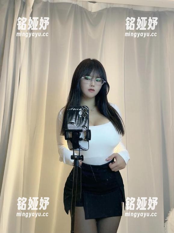 是可馨吖 微密圈 - 看是可馨吖的全套御姐造型,原图把我的眼睛盯得死死的。