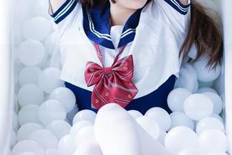 樱井小莜私拍：短裙让风都来给我打招呼！