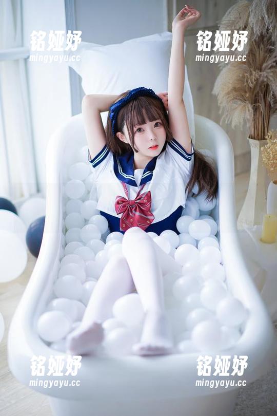 樱井小莜 樱井小莜私拍:短裙让风都来给我打招呼!