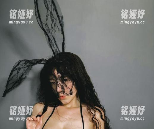 樱晚gigi 樱晚gigi的私人空间——私房空姐写真,真是一种迷离的优雅。